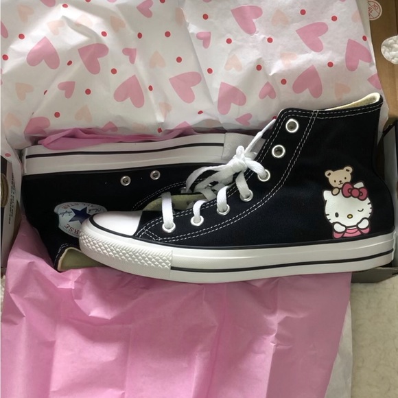 Hello Kitty Converse